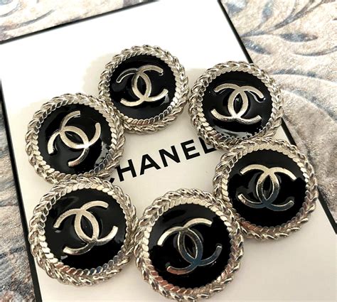 Chanel Logo Knöpfe 